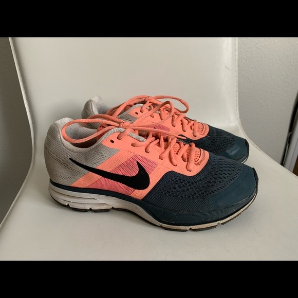 Nike Shoes - Picture 7 of 8